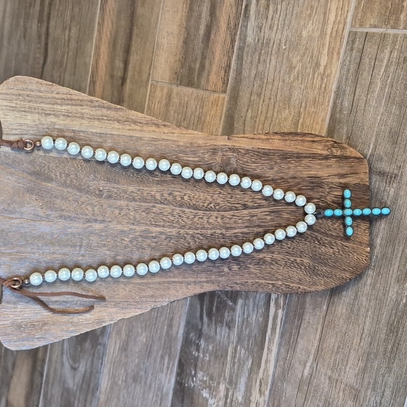 Vintage Turquoise Stone Cross Pendant Pearl & Suede Necklace - Picture 6 of 12